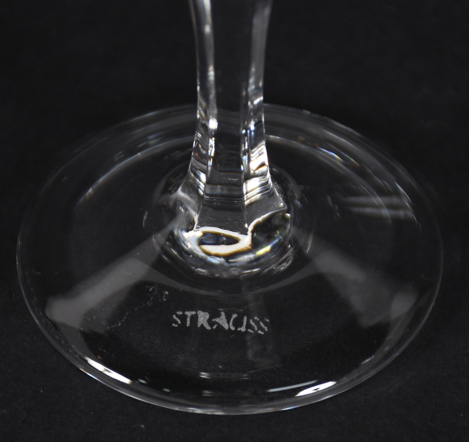 Diversos copos de cristal sendo 14 para licor, 6 para vinho, 4 taças... - foto 4 de 4