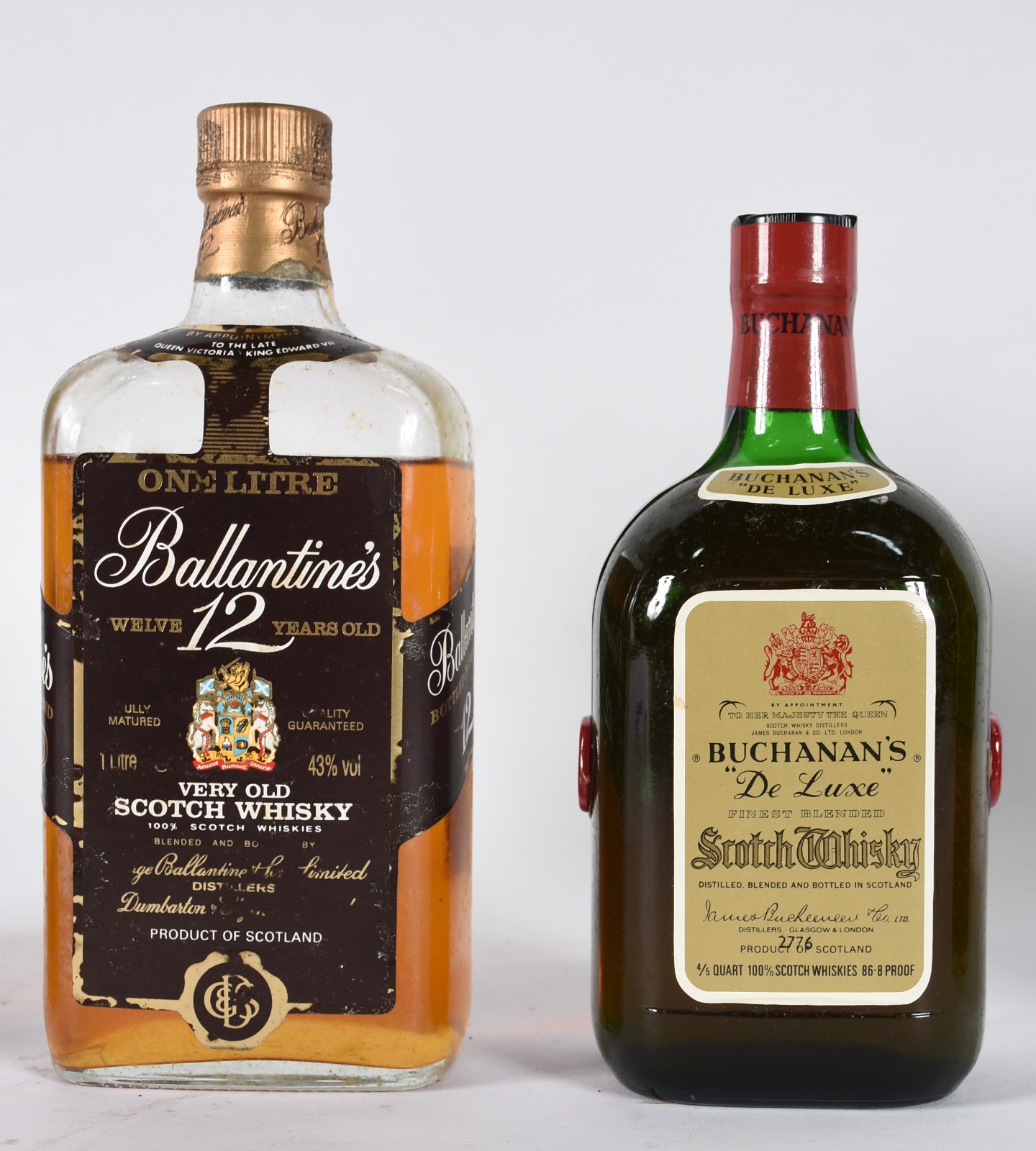 Quatro garrafas de Whisky sendo, 1 Black Label, 1 Buchanan's, 1... - foto 2 de 4