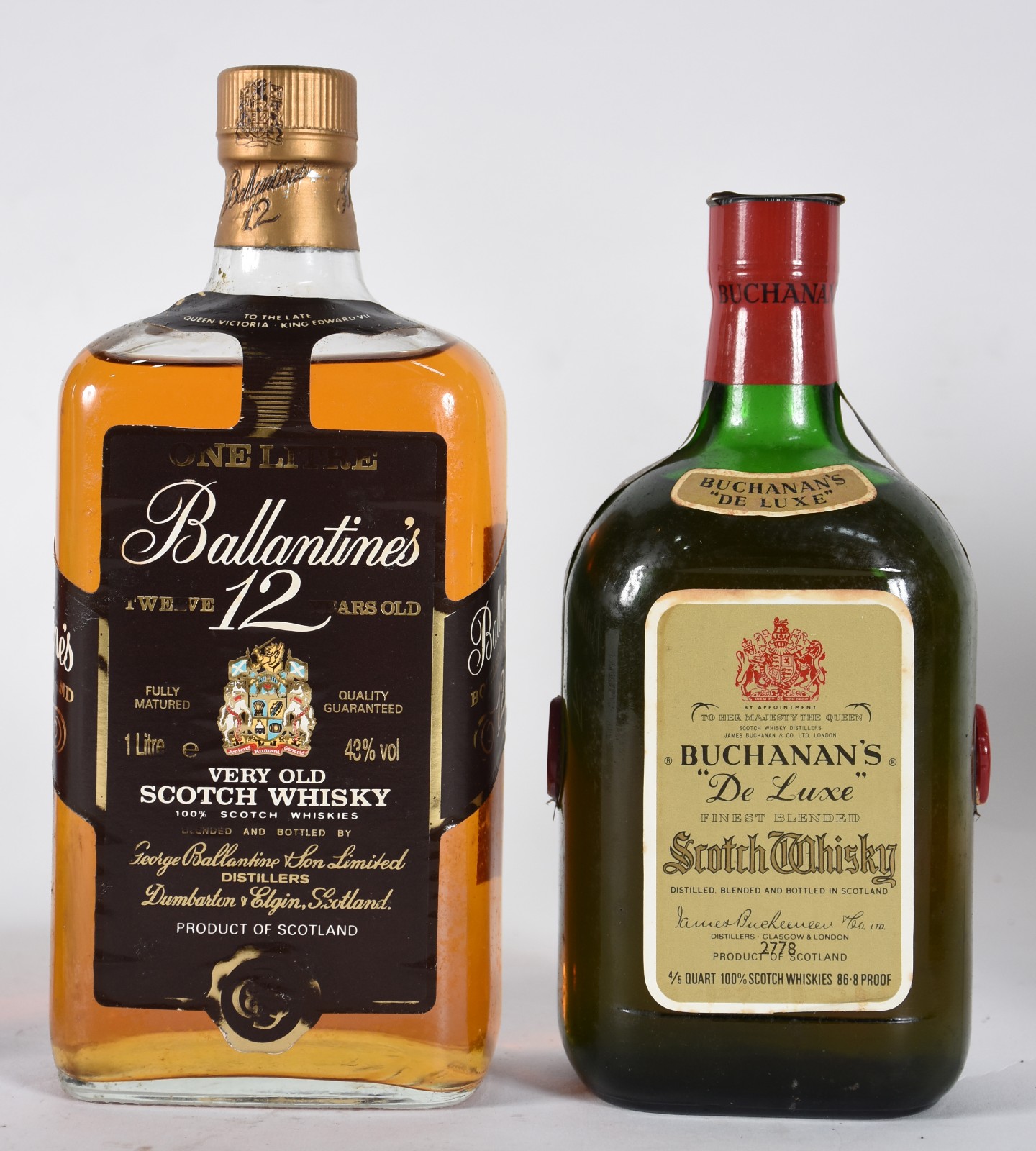 Quatro garrafas de Whisky sendo, 1 Black Label, 1 Buchanan's, 1... - foto 3 de 4