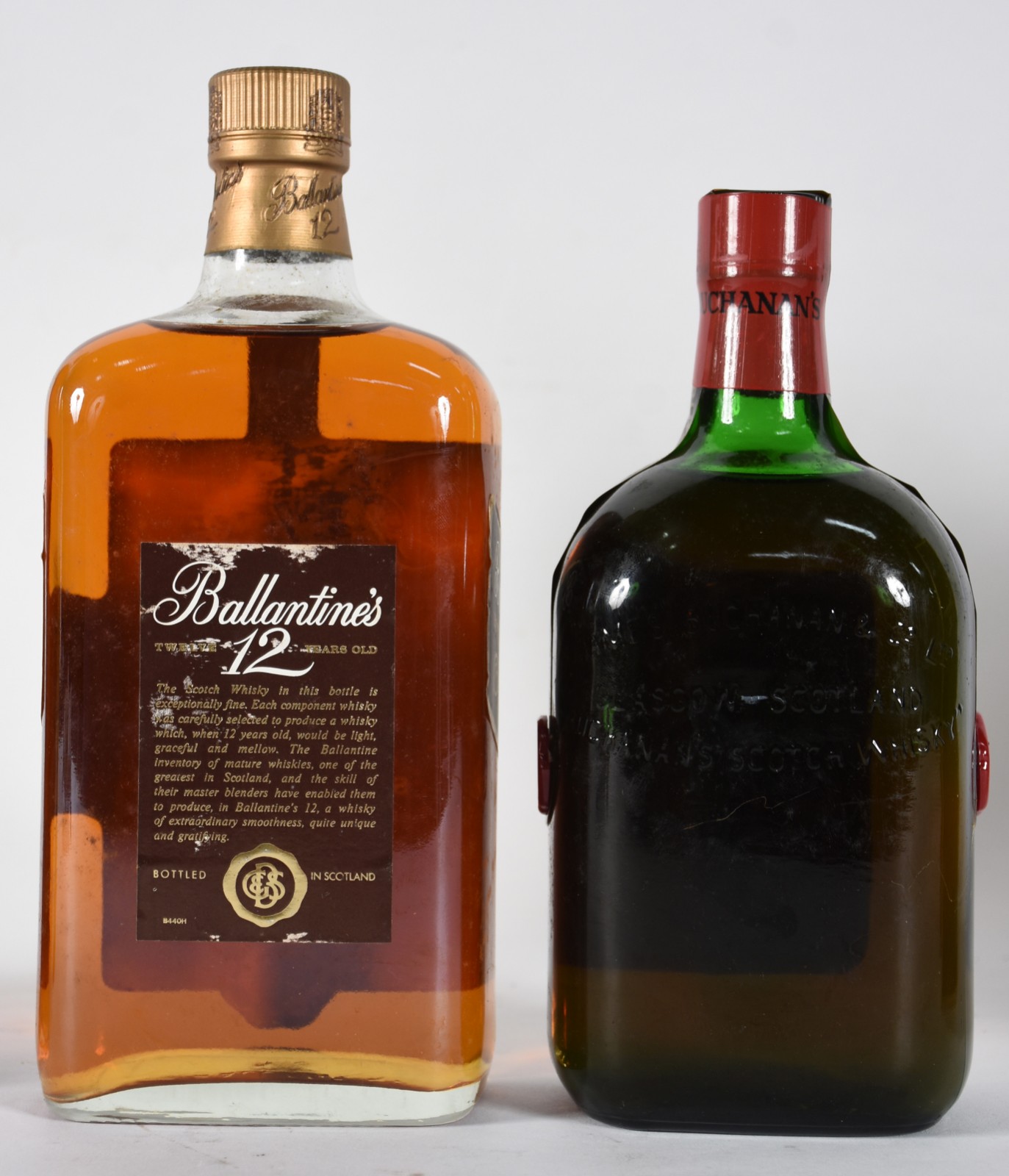 Quatro garrafas de Whisky sendo, 1 Black Label, 1 Buchanan's, 1... - foto 5 de 5