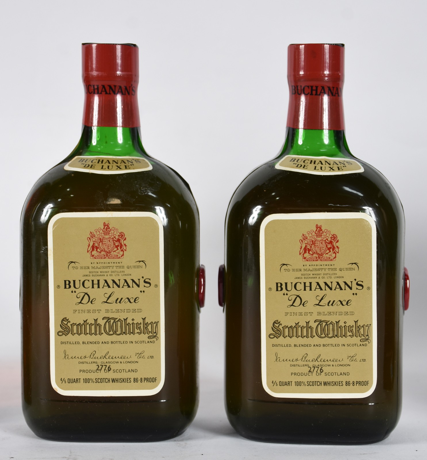 Quatro garrafas de Whisky sendo, 1 Black Label, 1 Chivas, 2... - foto 2 de 5