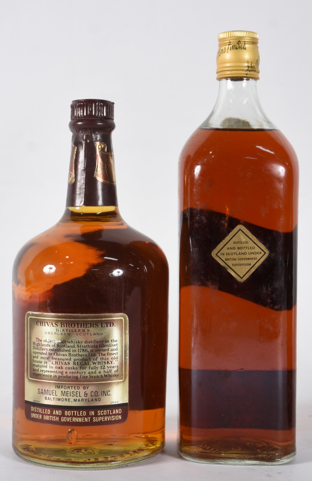 Quatro garrafas de Whisky sendo, 1 Black Label, 1 Chivas, 2... - foto 4 de 5