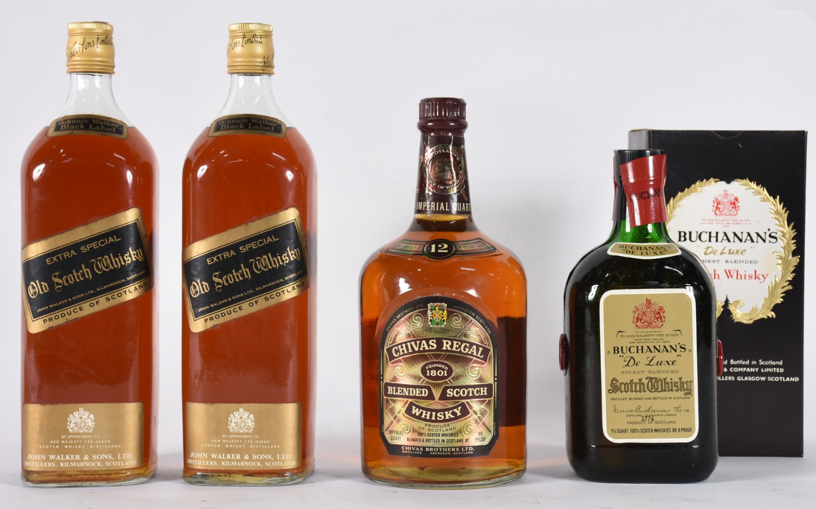 Quatro garrafas de Whisky sendo, 2 Black Label, 1 Chivas, 1... - foto 1 de 4