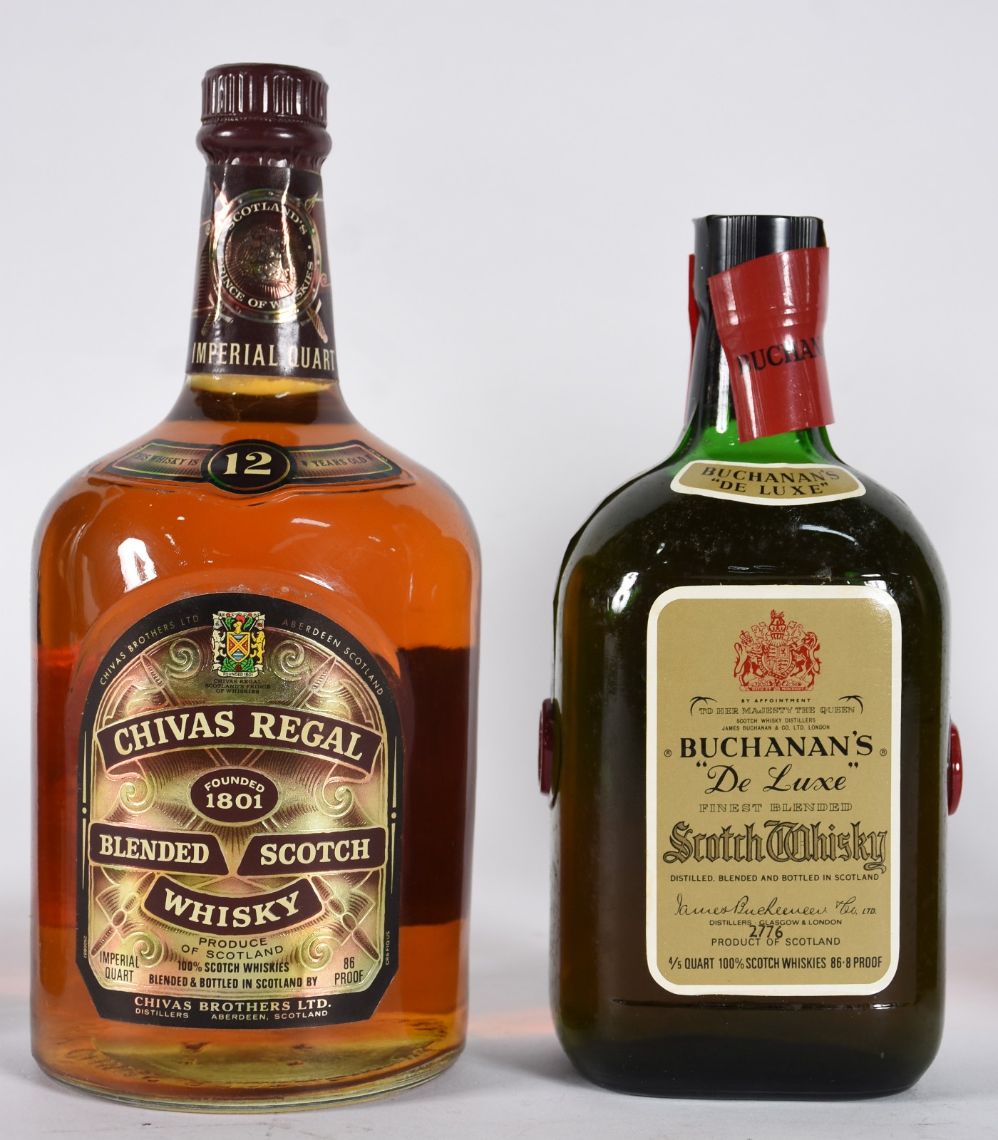 Quatro garrafas de Whisky sendo, 2 Black Label, 1 Chivas, 1... - foto 3 de 4