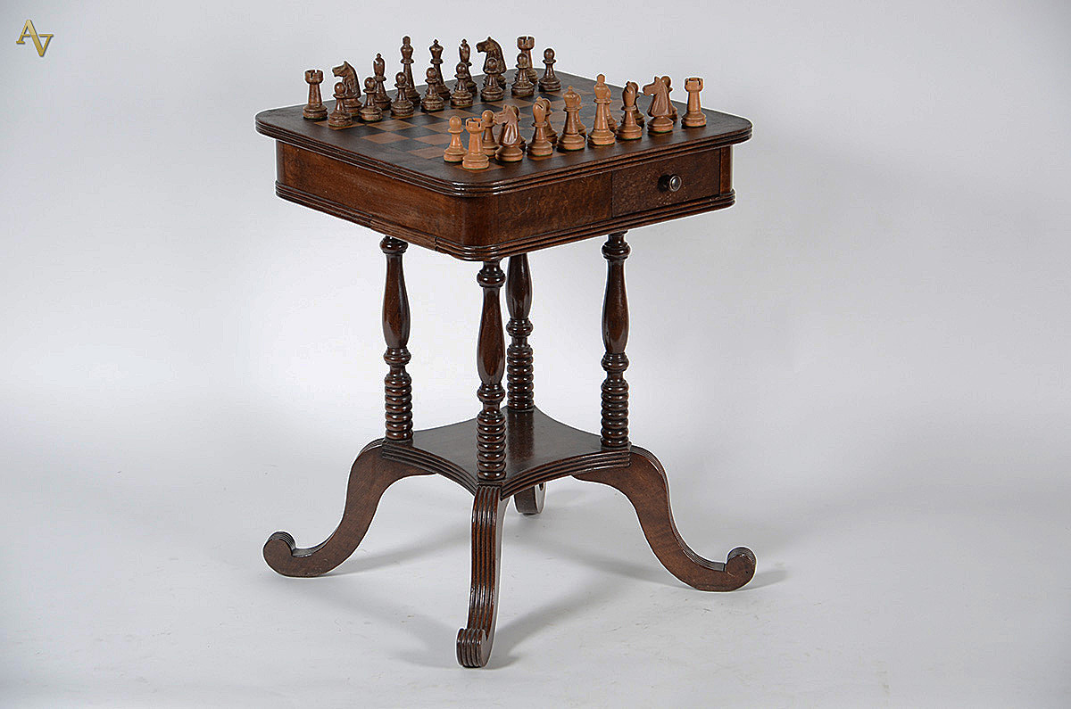 Mesa de xadrez de madeira nobre com 32 peças - Medidas 50 x 50 x 65 cm - foto 1 de 2
