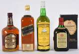 Quatro garrafas de Whisky sendo, 1 Black Label,... - Quatro garrafas de Whisky sendo, 1 Black Label, 1 Chivas, 1 Cutty Sark, 1 Buchanan's.