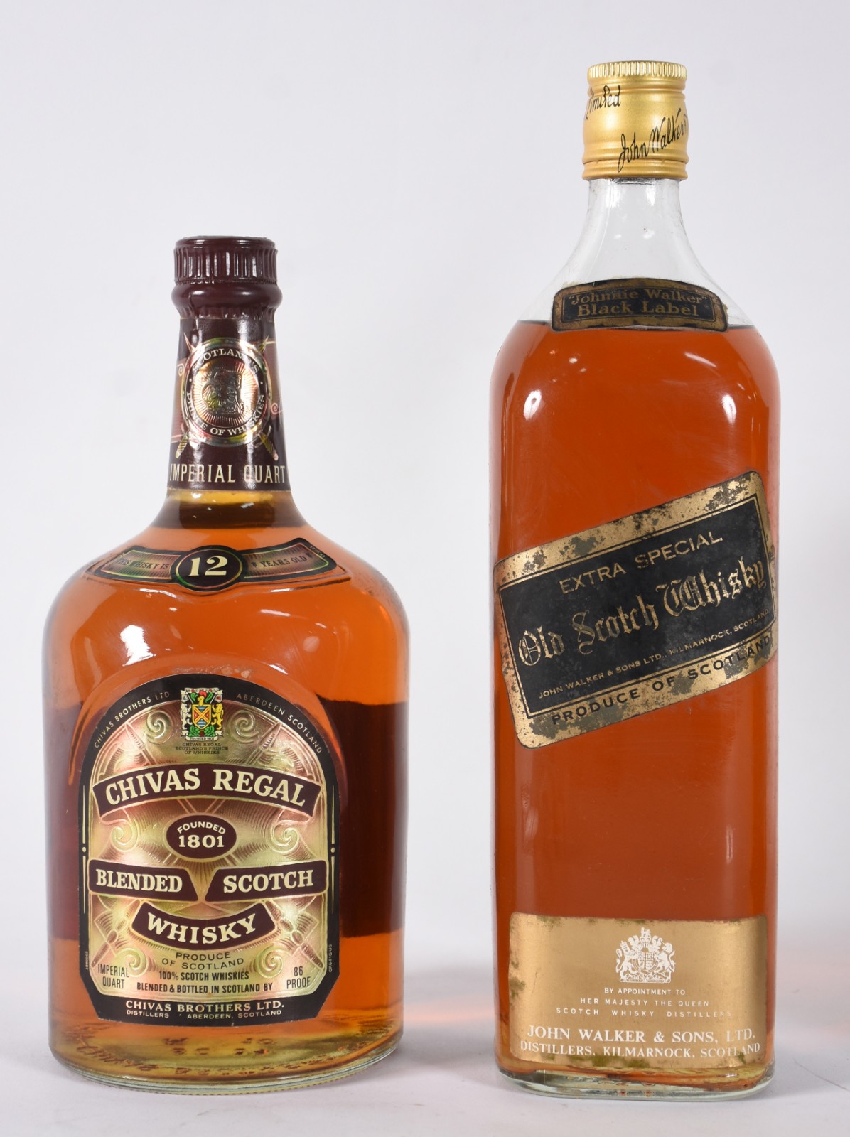 Quatro garrafas de Whisky sendo, 1 Black Label, 1 Chivas, 1 Cutty... - foto 2 de 4