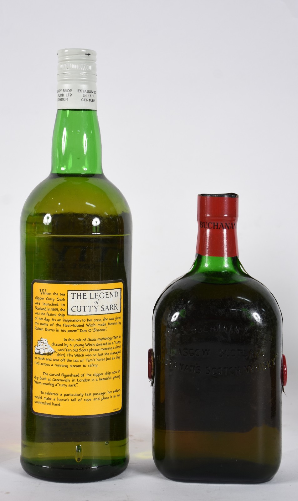 Quatro garrafas de Whisky sendo, 1 Black Label, 1 Chivas, 1 Cutty... - foto 4 de 4