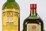 Quatro garrafas de Whisky sendo, 1 Black Label,... - Quatro garrafas de Whisky sendo, 1 Black Label, 1 Chivas, 1 Cutty Sark, 1 Buchanan's.