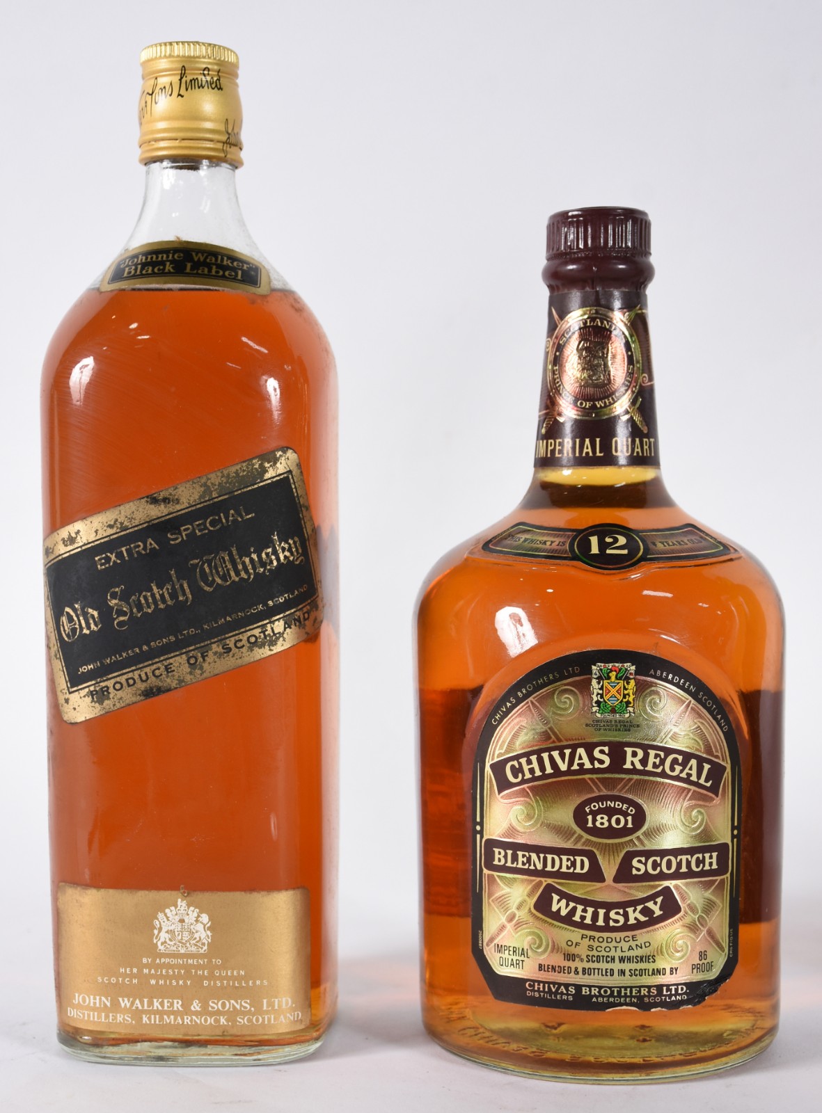 Quatro garrafas de Whisky sendo, 1 Black Label, 1 Chivas, 1 Cutty... - foto 3 de 5