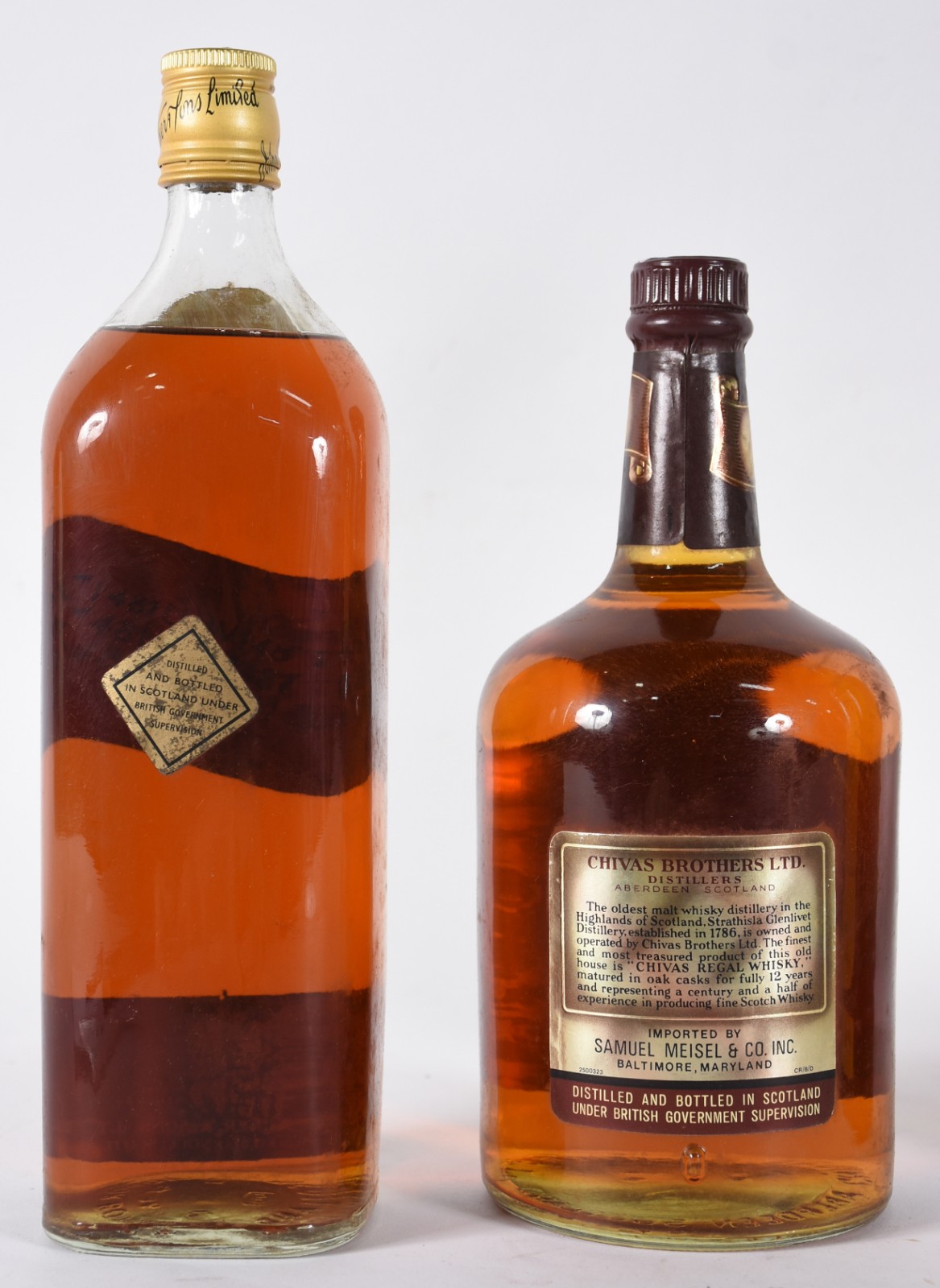 Quatro garrafas de Whisky sendo, 1 Black Label, 1 Chivas, 1 Cutty... - foto 4 de 5