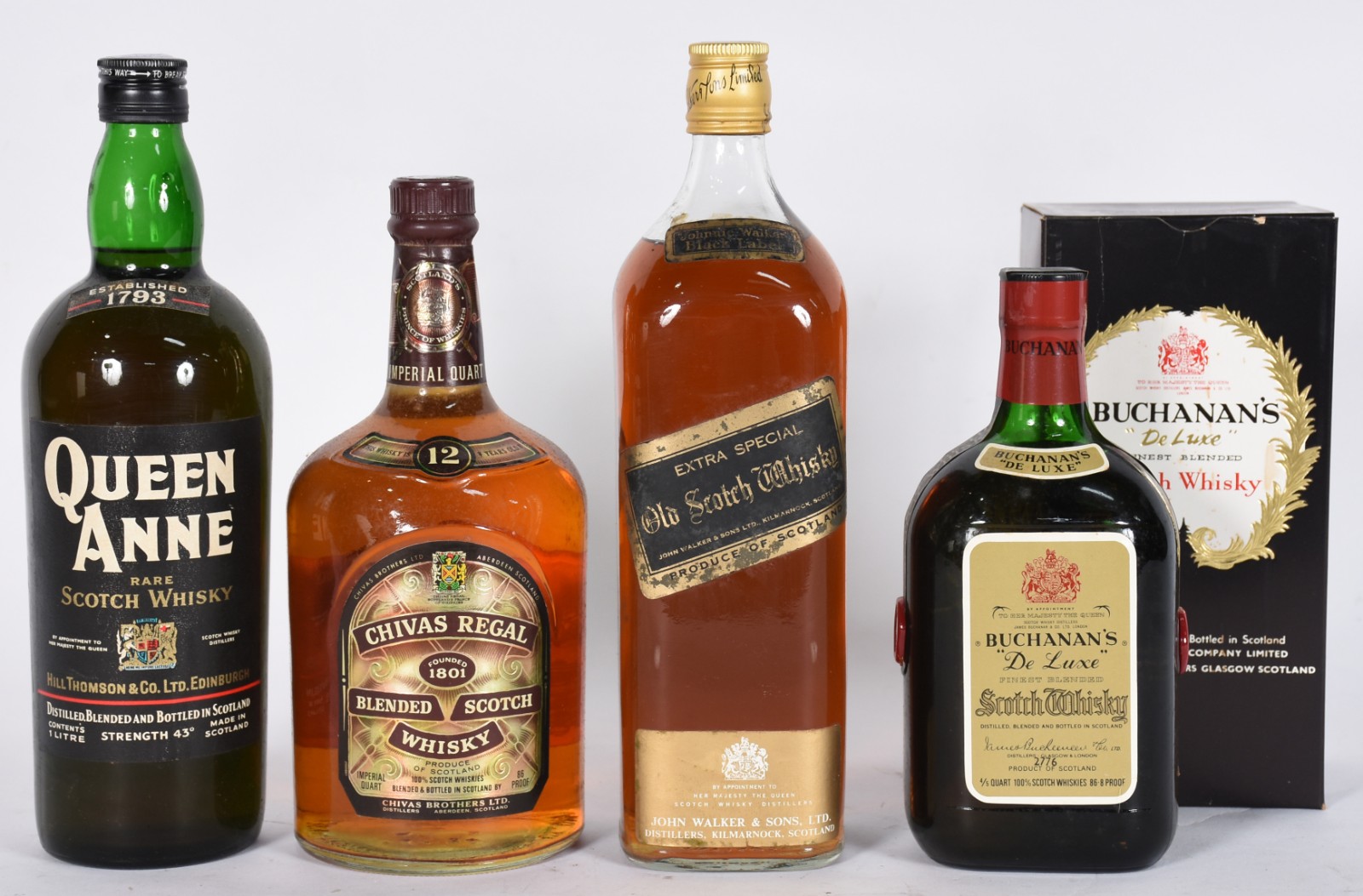 Quatro garrafas de Whisky sendo, 1 Black Label, 1 Chivas 1 Queen... - foto 1 de 5