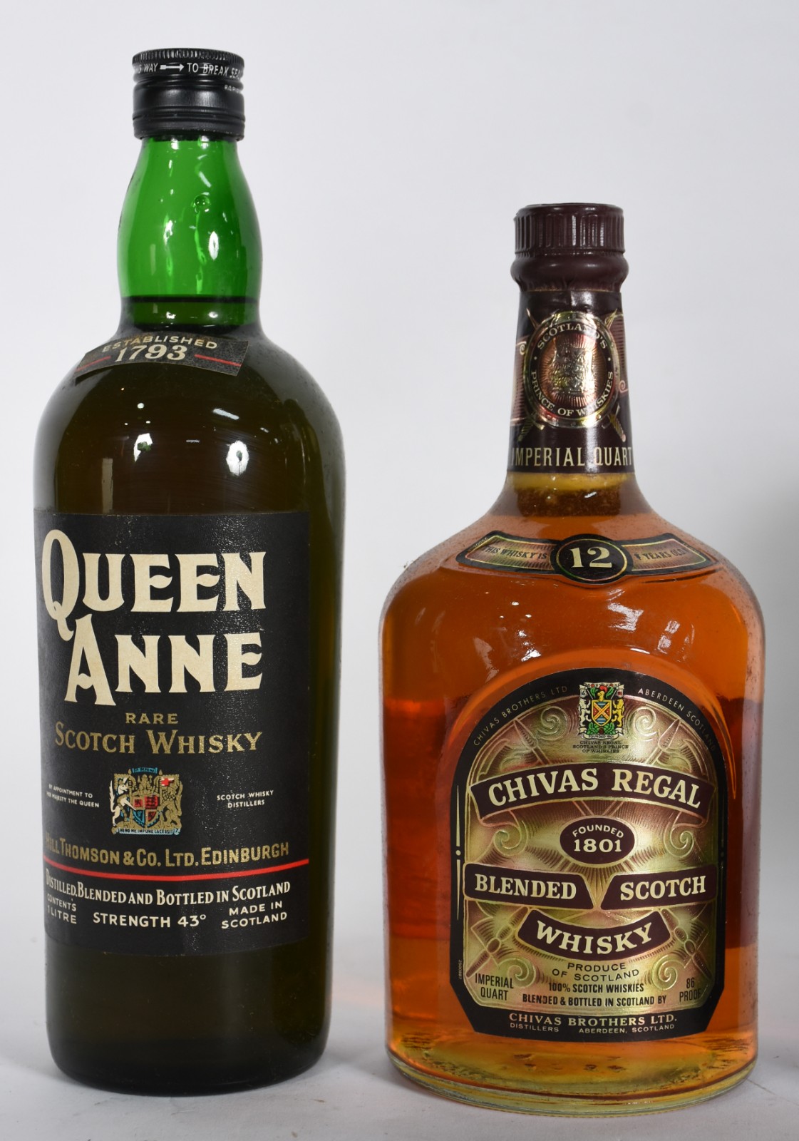 Quatro garrafas de Whisky sendo, 1 Black Label, 1 Chivas 1 Queen... - foto 2 de 5