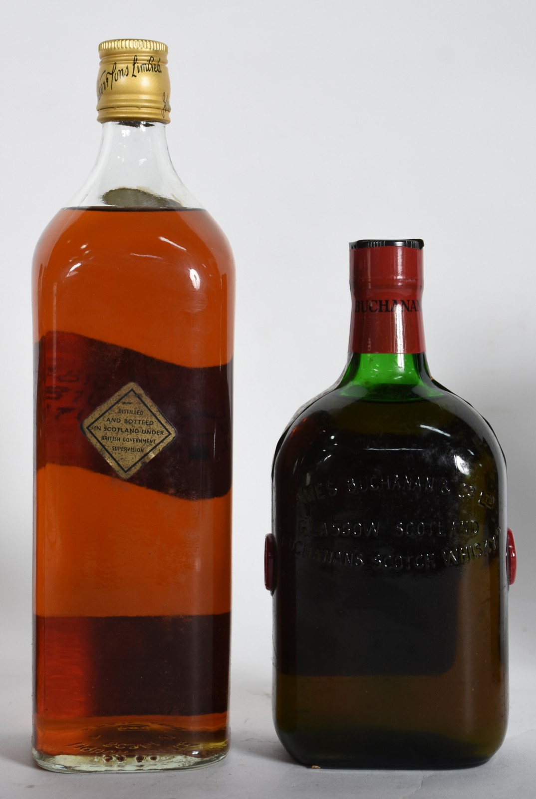 Quatro garrafas de Whisky sendo, 1 Black Label, 1 Chivas 1 Queen... - foto 5 de 5