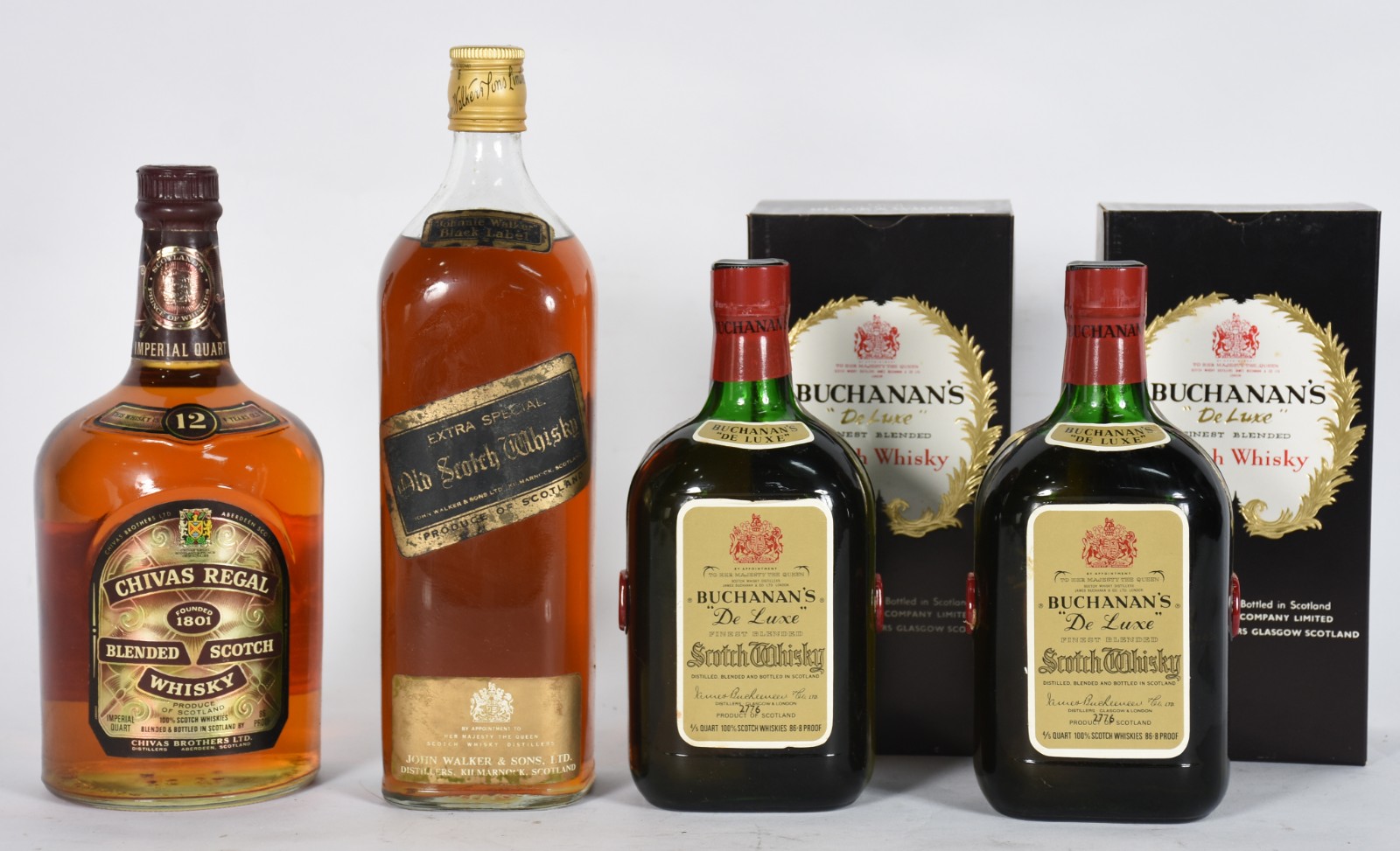 Quatro garrafas de Whisky sendo, 1 Black Label, 1 Chivas Ragal e 2... - foto 1 de 5