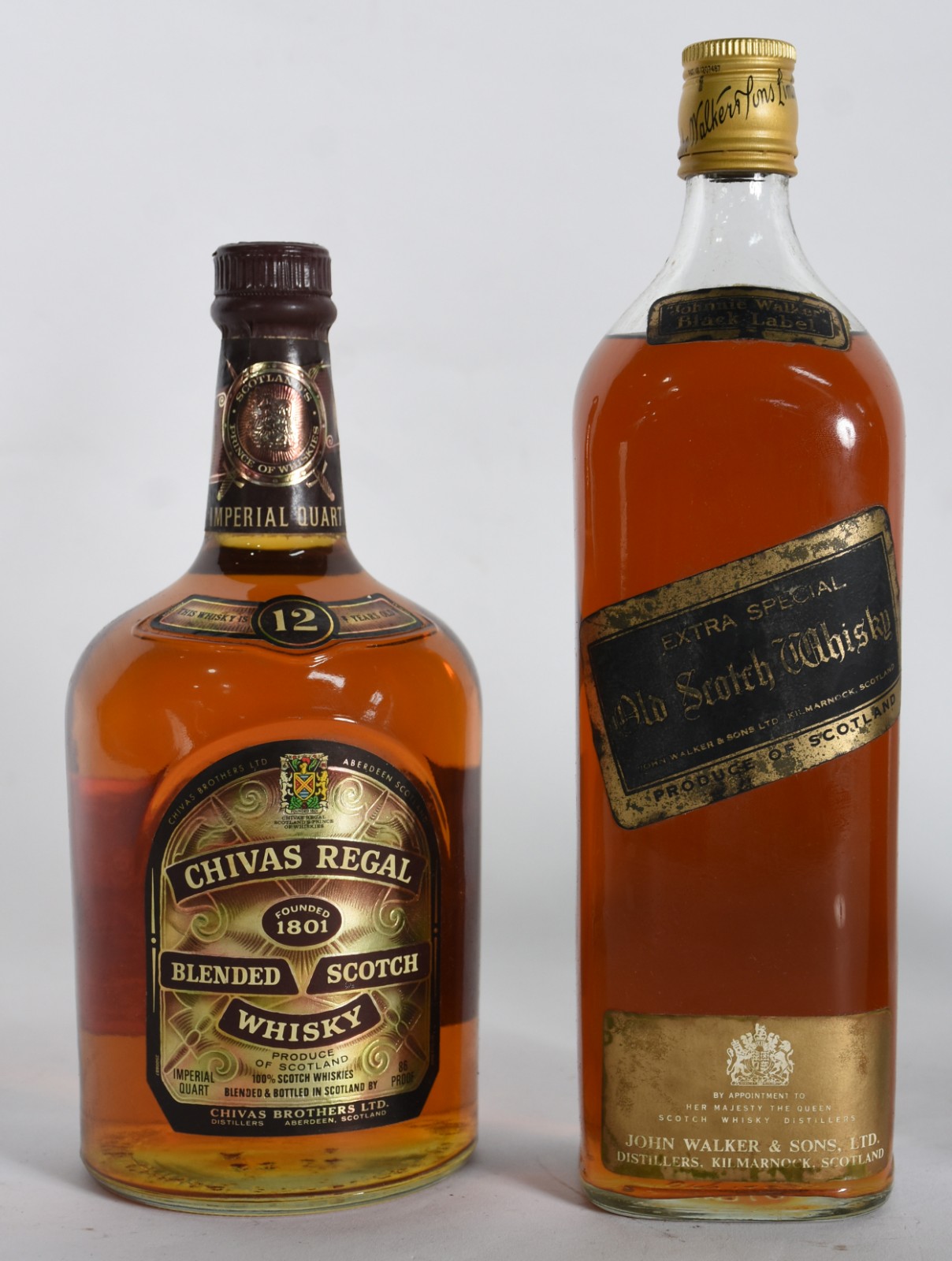 Quatro garrafas de Whisky sendo, 1 Black Label, 1 Chivas Ragal e 2... - foto 2 de 5