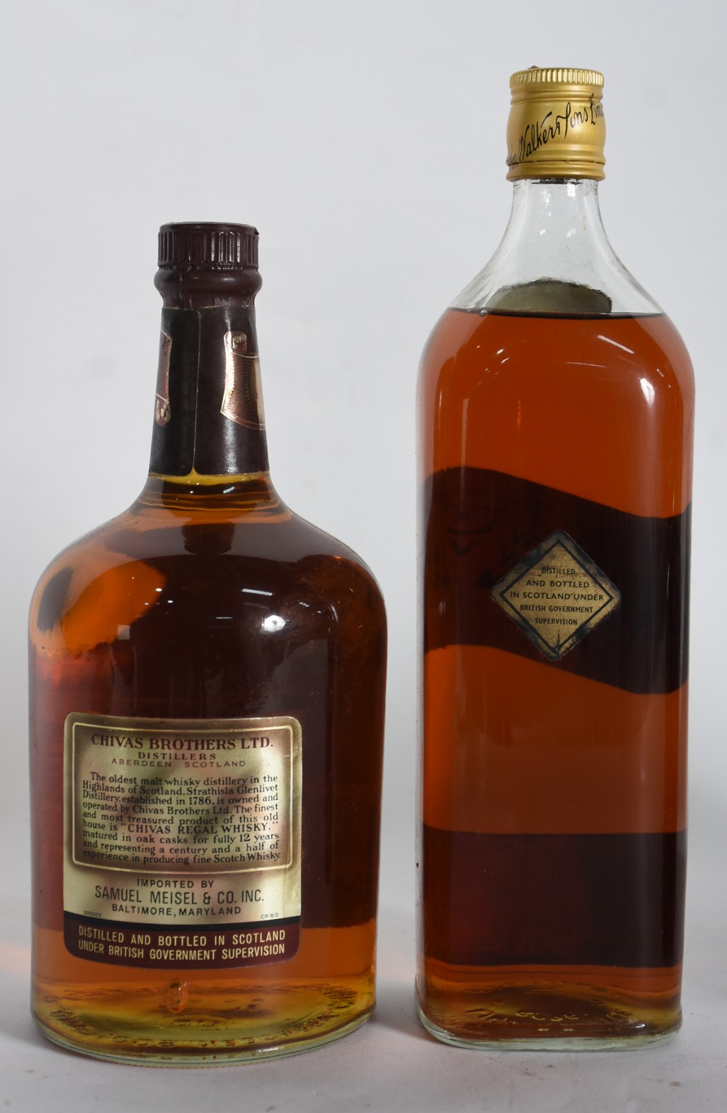 Quatro garrafas de Whisky sendo, 1 Black Label, 1 Chivas Ragal e 2... - foto 4 de 5