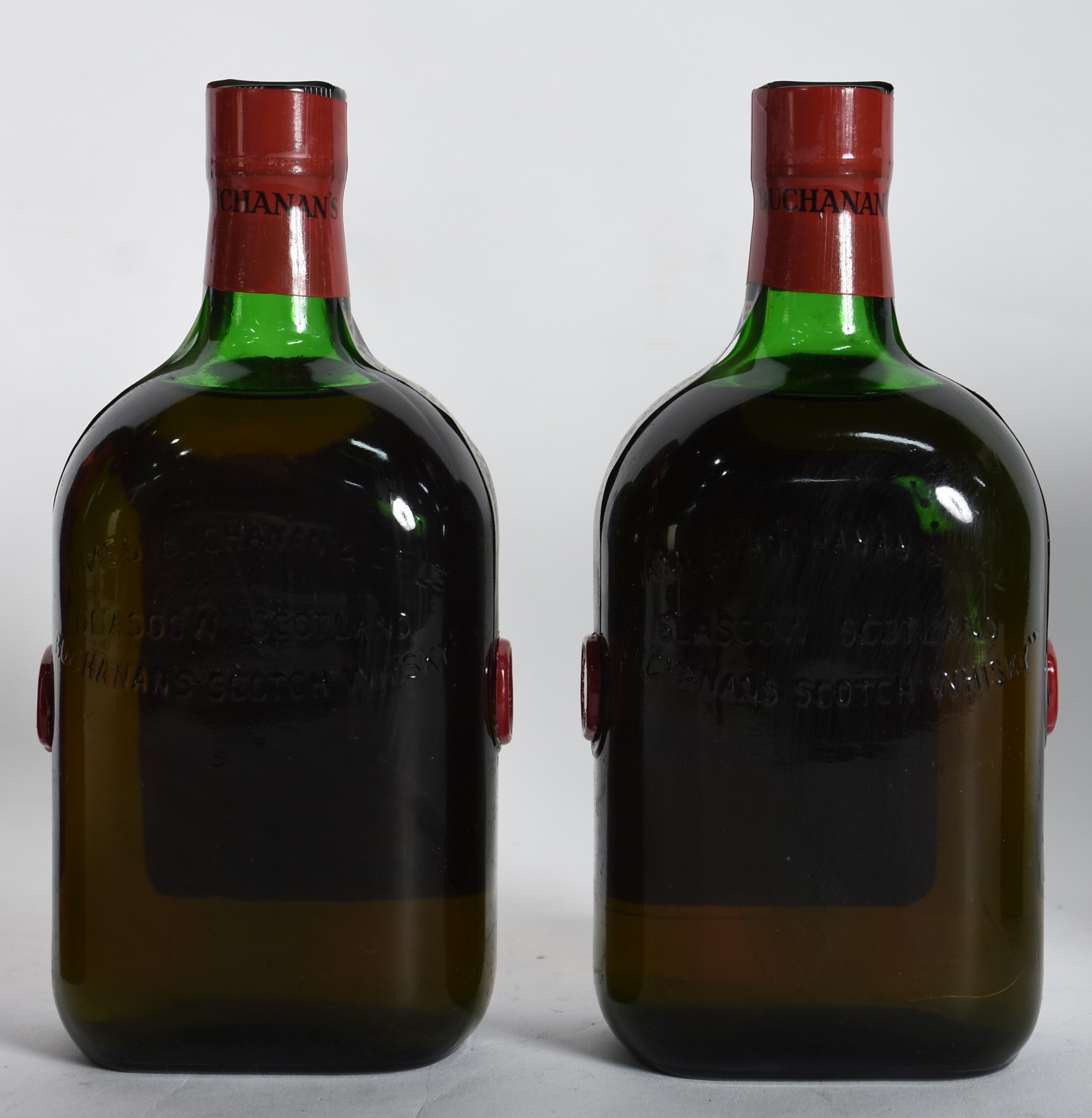 Quatro garrafas de Whisky sendo, 1 Black Label, 1 Chivas Ragal e 2... - foto 5 de 5