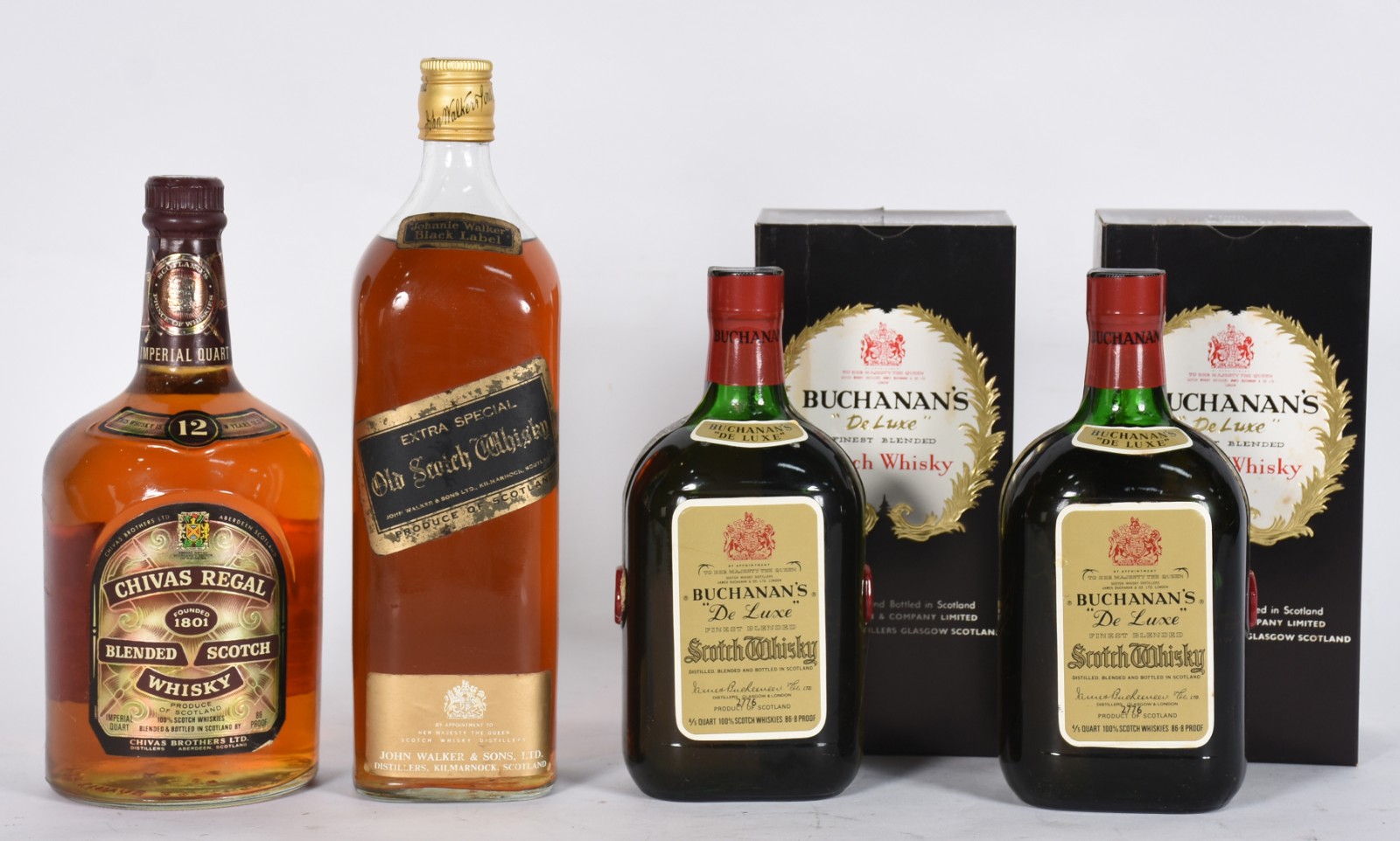 Quatro garrafas de Whisky sendo 1 Black Label, 1 Chivas Regal e 2... - foto 1 de 5