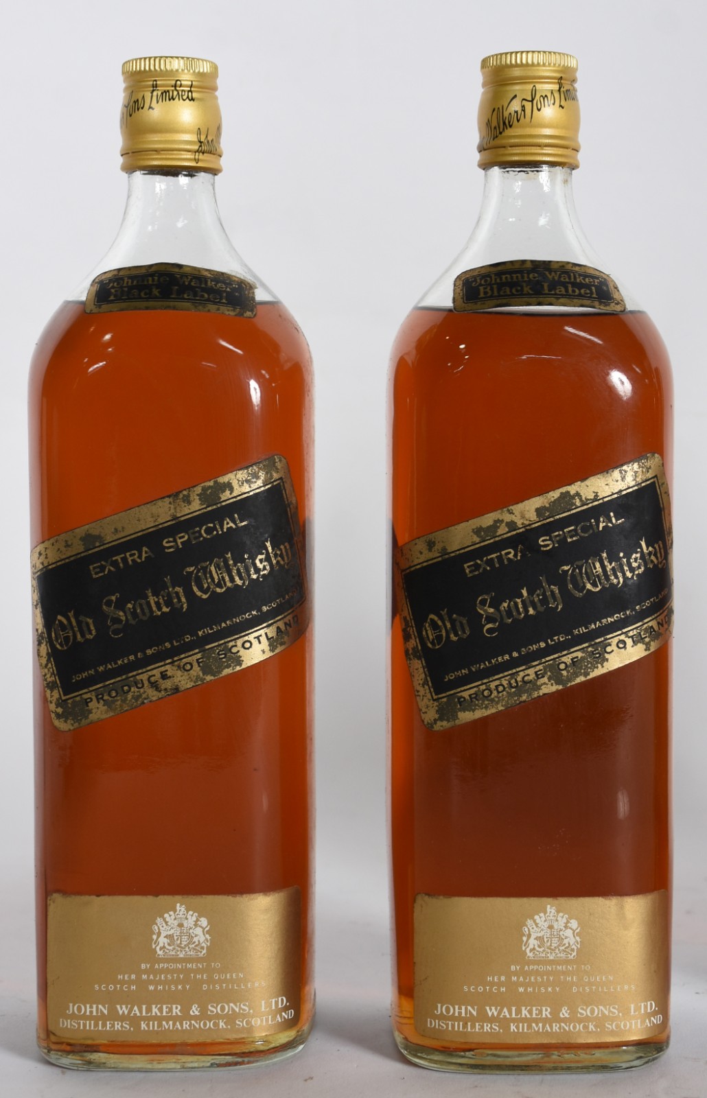 Quatro garrafas de Whisky sendo, 3 Black Label, 1 Chivas Regal. - foto 2 de 5