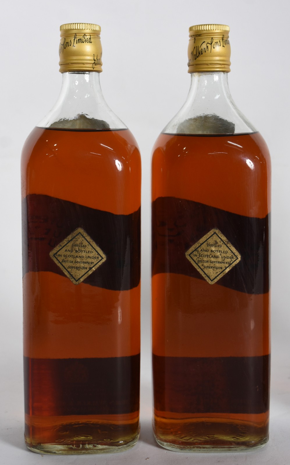 Quatro garrafas de Whisky sendo, 3 Black Label, 1 Chivas Regal. - foto 3 de 5