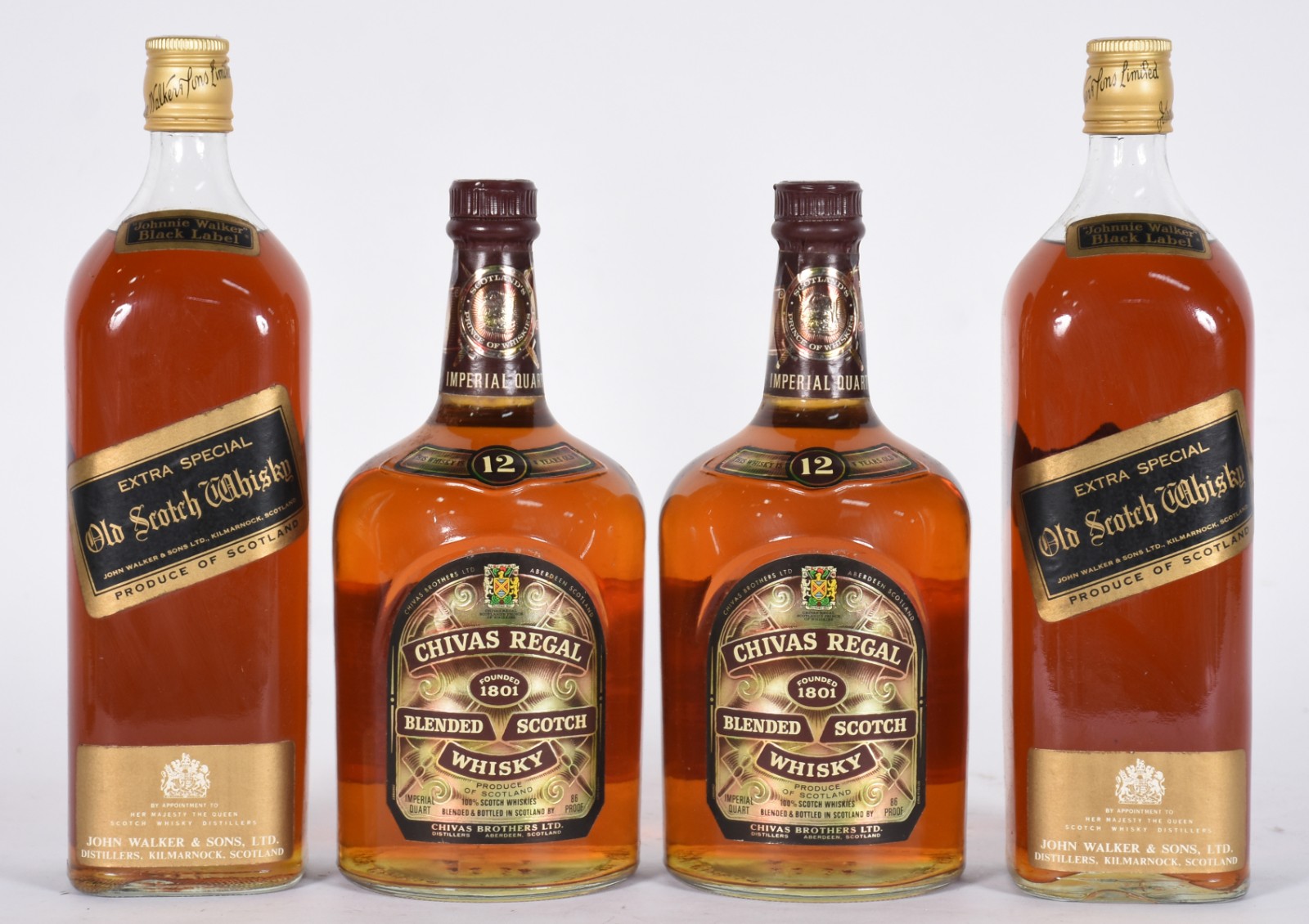Quatro garrafas de Whisky sendo, 2 Black Label, 2 Chivas Regal. - foto 1 de 3