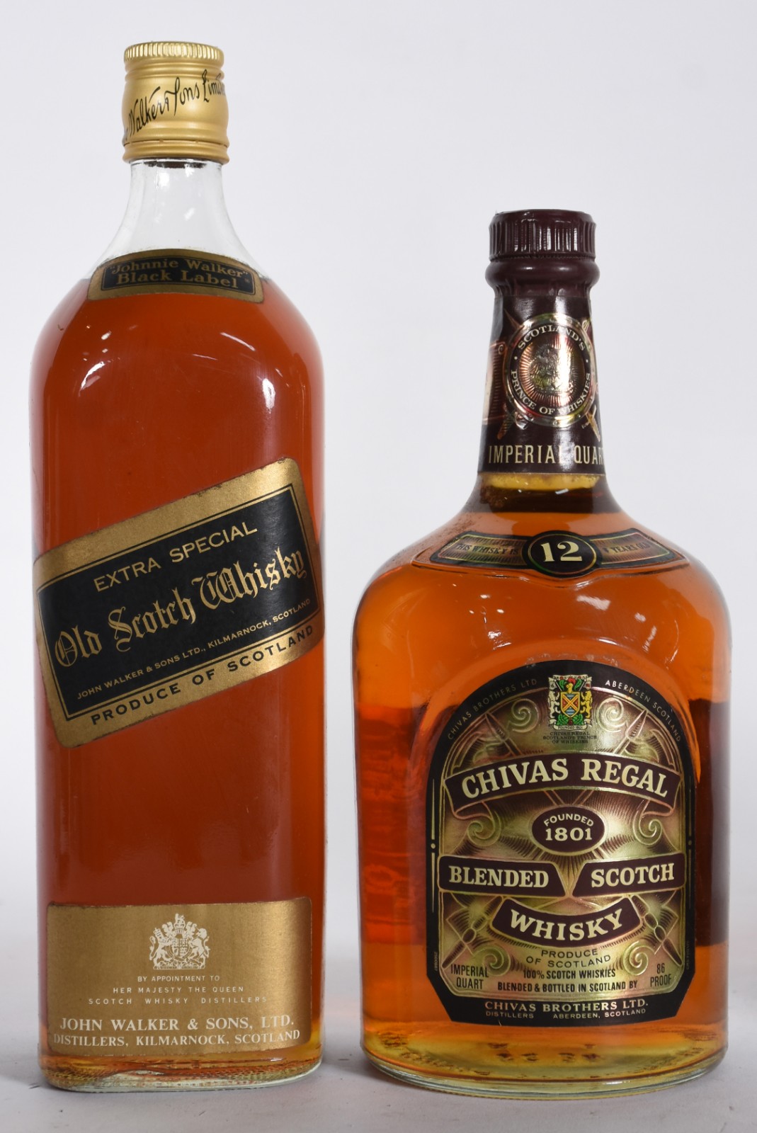 Quatro garrafas de Whisky sendo, 2 Black Label, 2 Chivas Regal. - foto 2 de 3