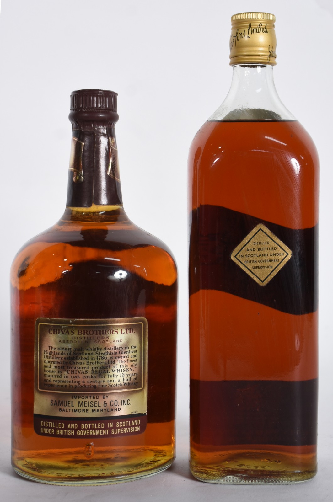 Quatro garrafas de Whisky sendo, 2 Black Label, 2 Chivas Regal. - foto 3 de 3