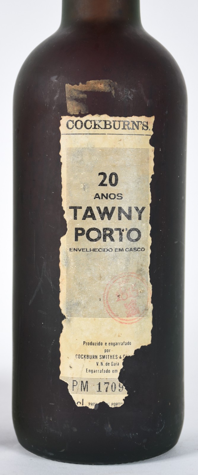 Três garrafas de vinhos do Porto, sendo: Six Grapes Reserve, Port... - foto 2 de 8
