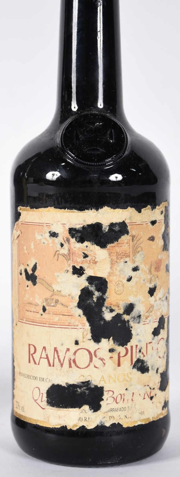 Três garrafas de vinho do Porto, sendo Porto Krohn colheita 1987... - foto 2 de 7
