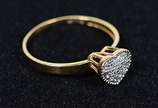 Anel de ouro 18 k com coração com nove brilhant... - Anel de ouro 18 k com coração com nove brilhantes - 1,9 g - Aro 17,5