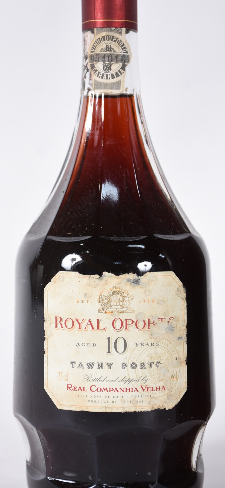 Três garrafas de vinho do Porto sendo Royal 10 anos, Quinta do... - foto 2 de 7