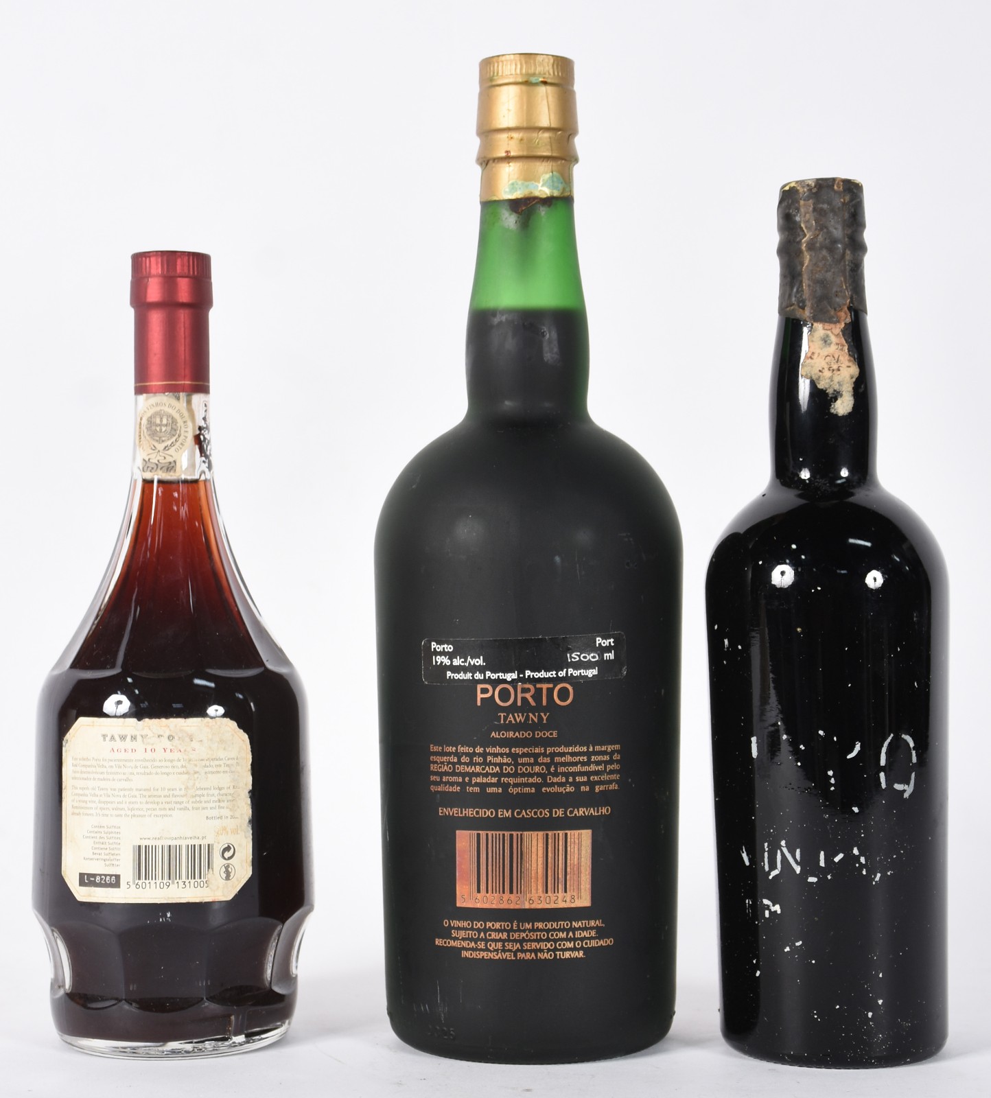 Três garrafas de vinho do Porto sendo Royal 10 anos, Quinta do... - foto 5 de 7
