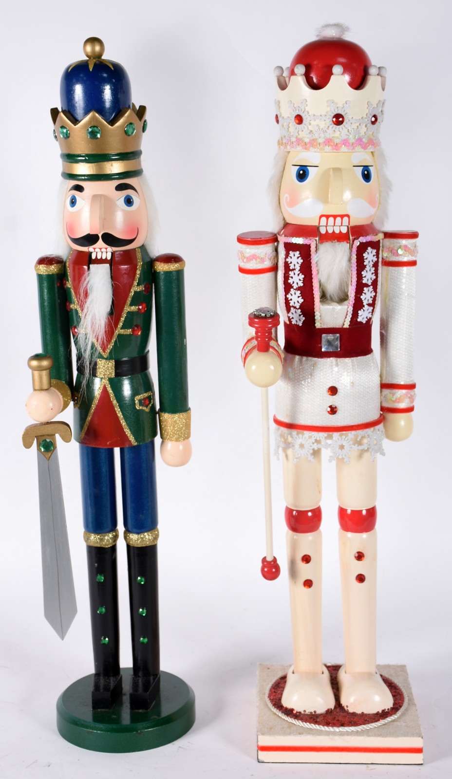 Dois enfeites de natal representando bonecos "quebra-nozes" de... - foto 1 de 8