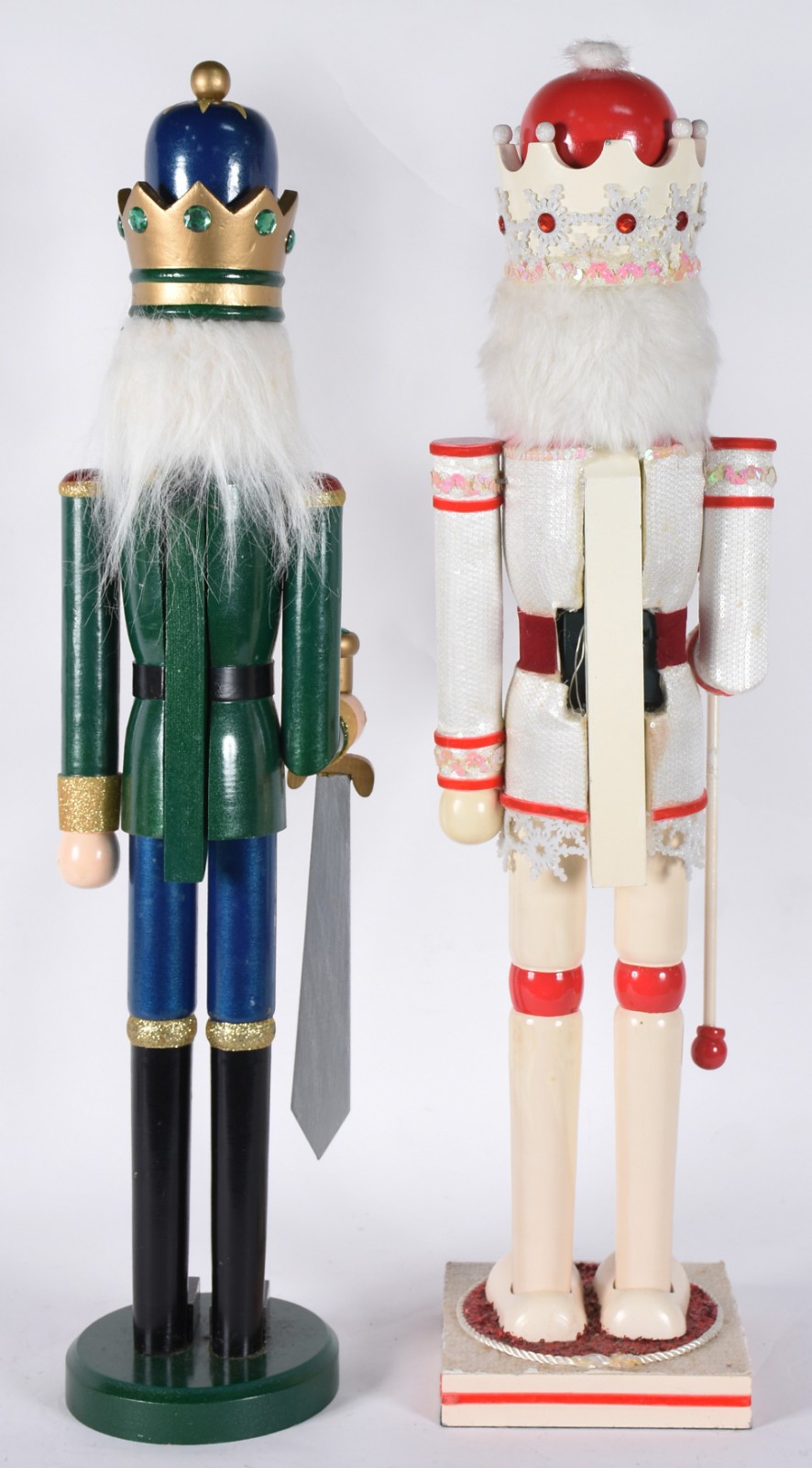 Dois enfeites de natal representando bonecos "quebra-nozes" de... - foto 5 de 8