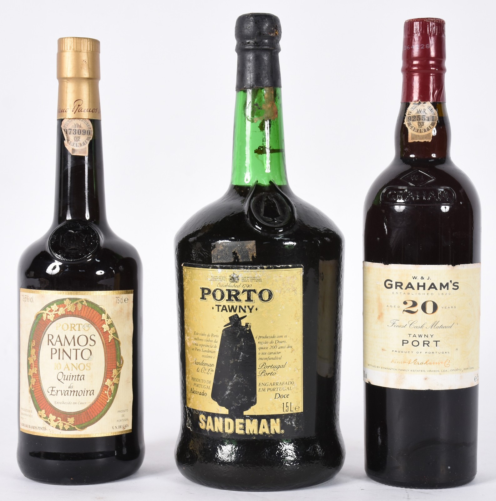 Três garrafas de vinhos do Porto, sendo Ramos Pinto, Sandeman e... - foto 1 de 8