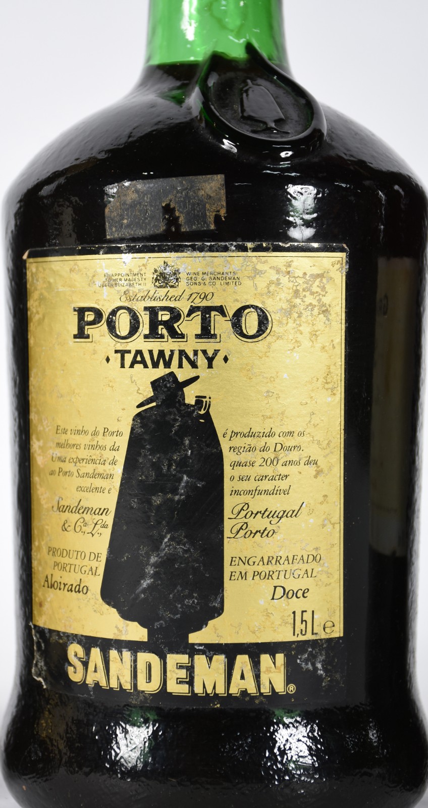 Três garrafas de vinhos do Porto, sendo Ramos Pinto, Sandeman e... - foto 3 de 8