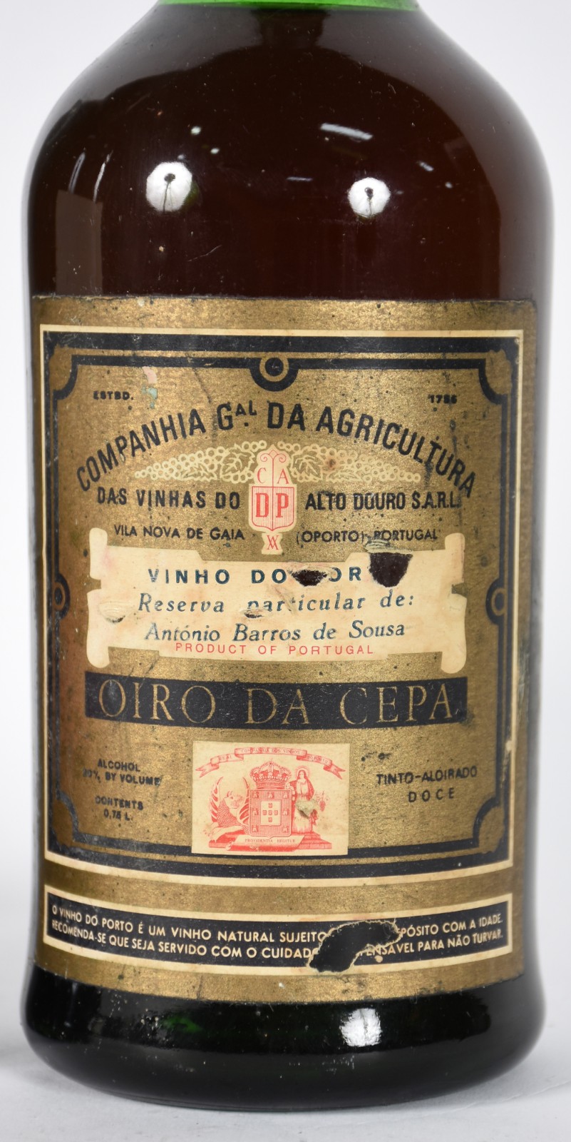Três garrafas de vinho do Porto, sendo Porto 10 anos Messias, Dow's e... - foto 2 de 6