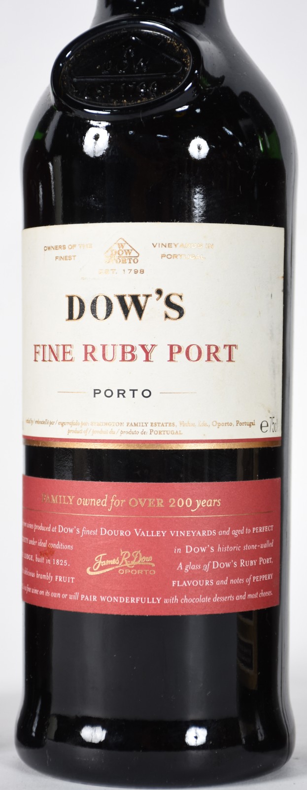 Três garrafas de vinho do Porto, sendo Porto 10 anos Messias, Dow's e... - foto 3 de 6