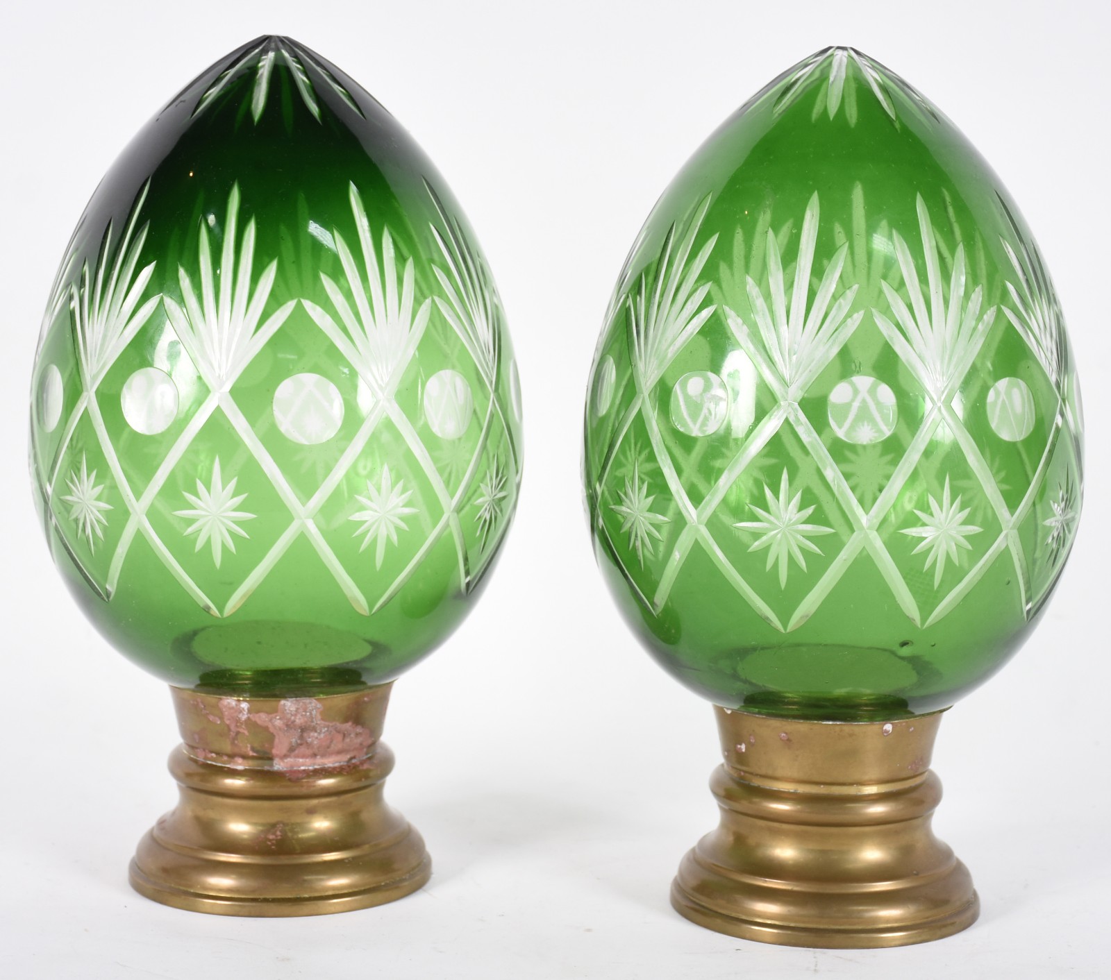 Par de grandes pinhas de cristal doublé verde lapidado e bases de... - foto 1 de 4