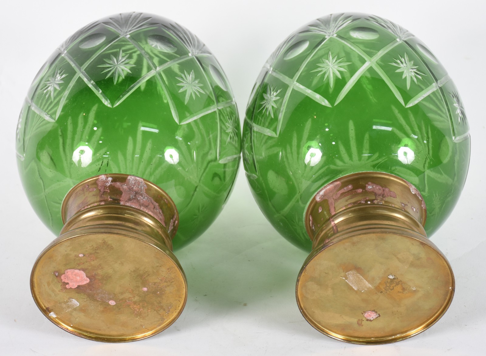 Par de grandes pinhas de cristal doublé verde lapidado e bases de... - foto 3 de 4