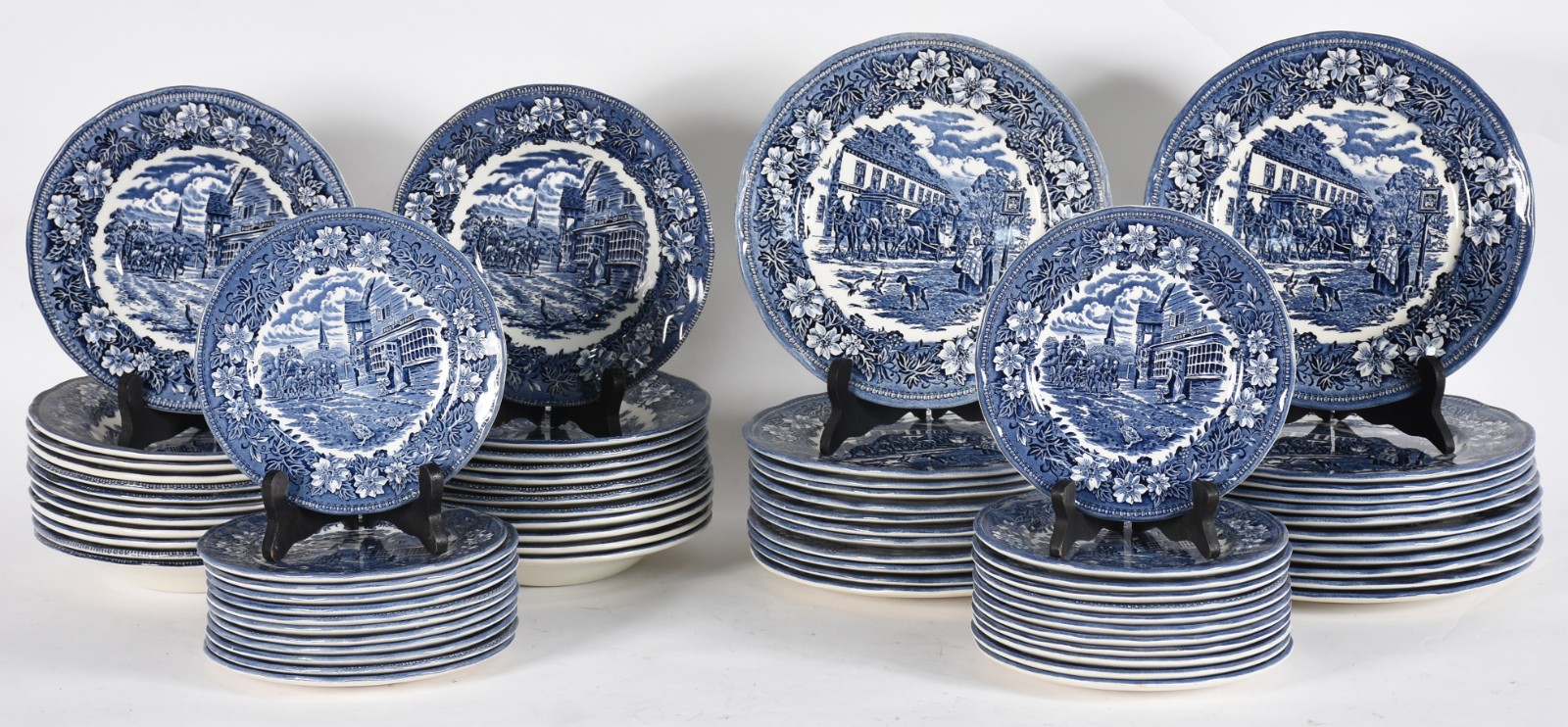 Aparelho de jantar de faiança inglesa azul e branco composto de 24... - foto 2 de 6