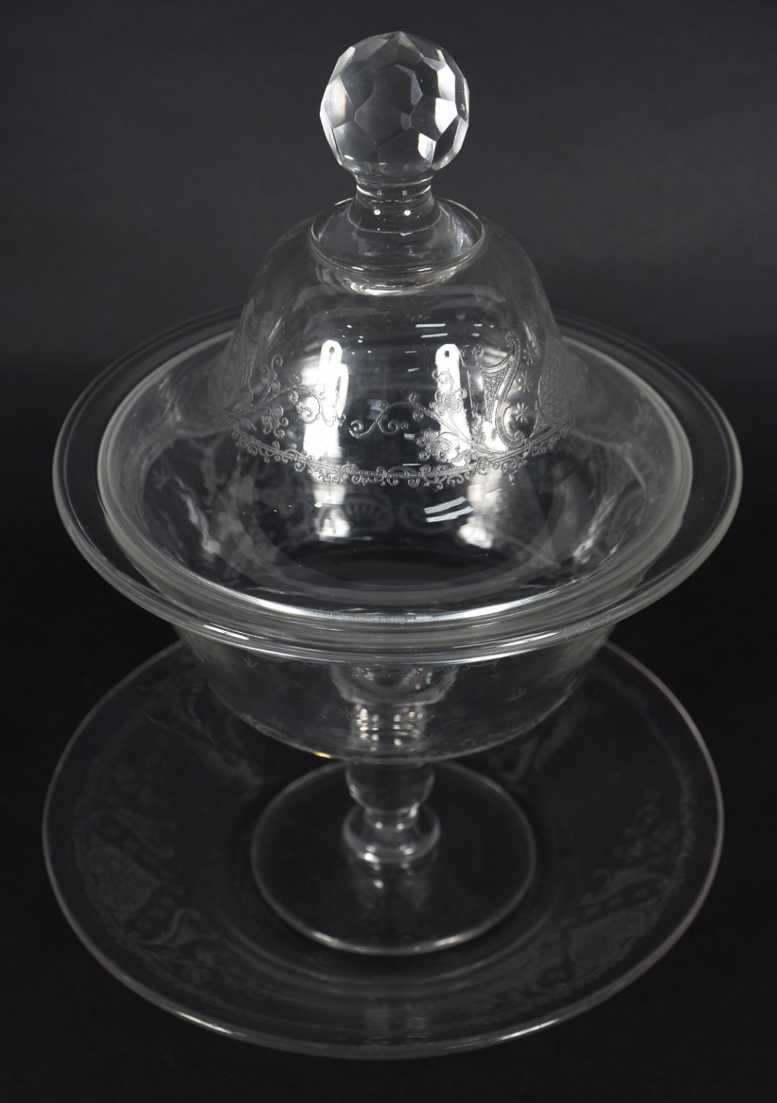 Compoteira com presentoir de cristal europeu lavrado com guirlandas. - foto 2 de 3