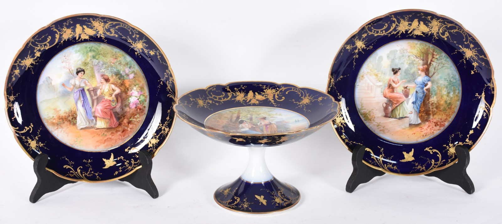 Três peças de porcelana francesa de Limoges na cor azul cobalto com... - foto 1 de 7