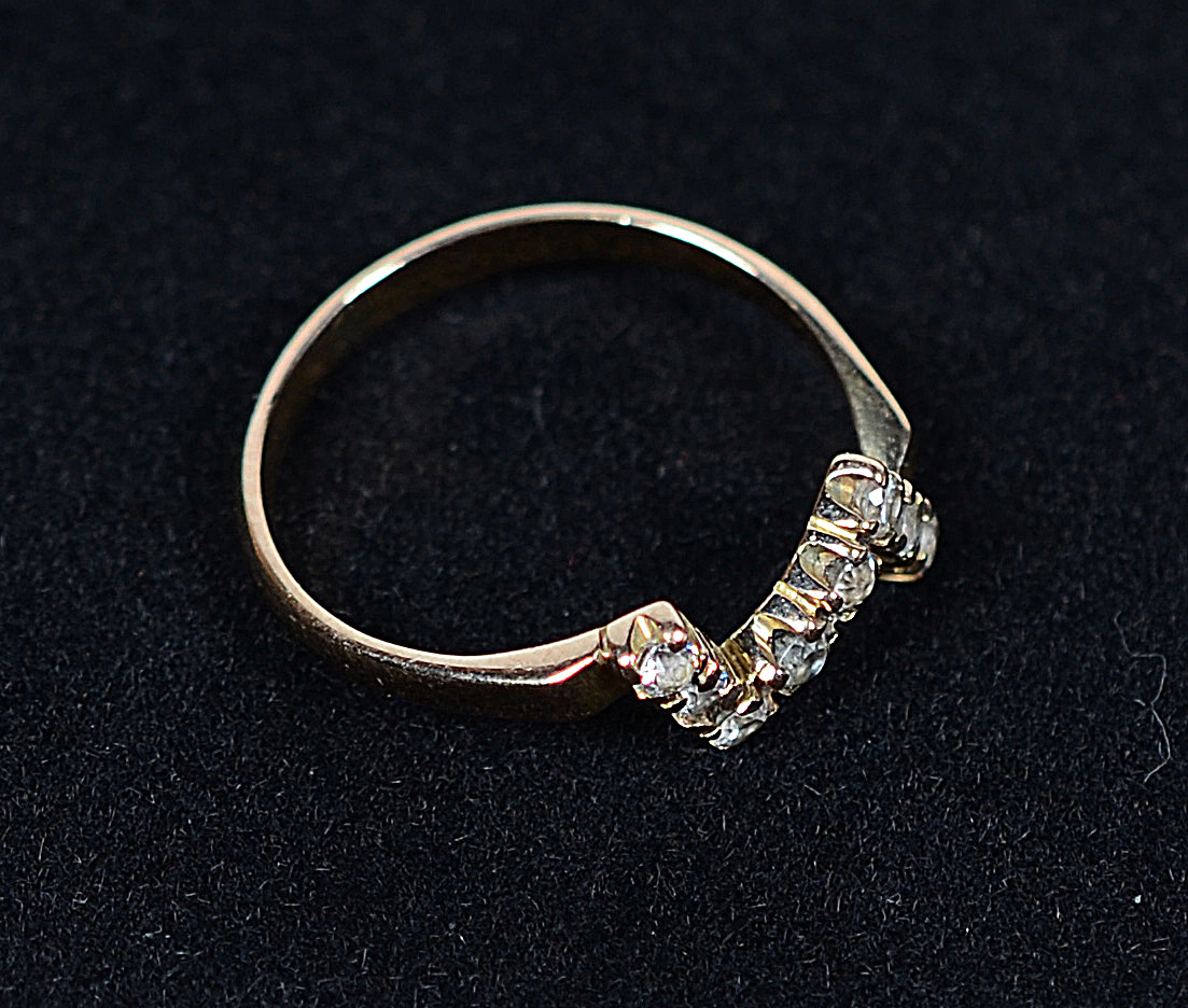 Anel de ouro 18 k com nove brilhantes - 2,1 g - Aro 17 - foto 2 de 2