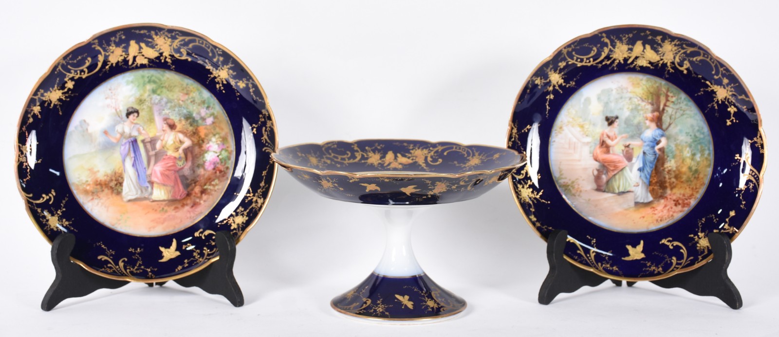 Três peças de porcelana francesa de Limoges na cor azul cobalto com... - foto 2 de 7