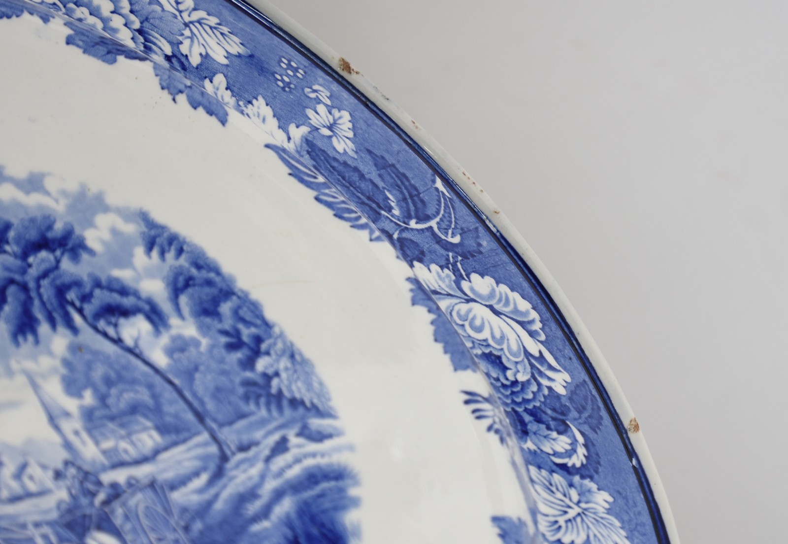 Travessa de faiança inglesa Wood Ware "padrão fazendinha" azul e... - foto 2 de 4