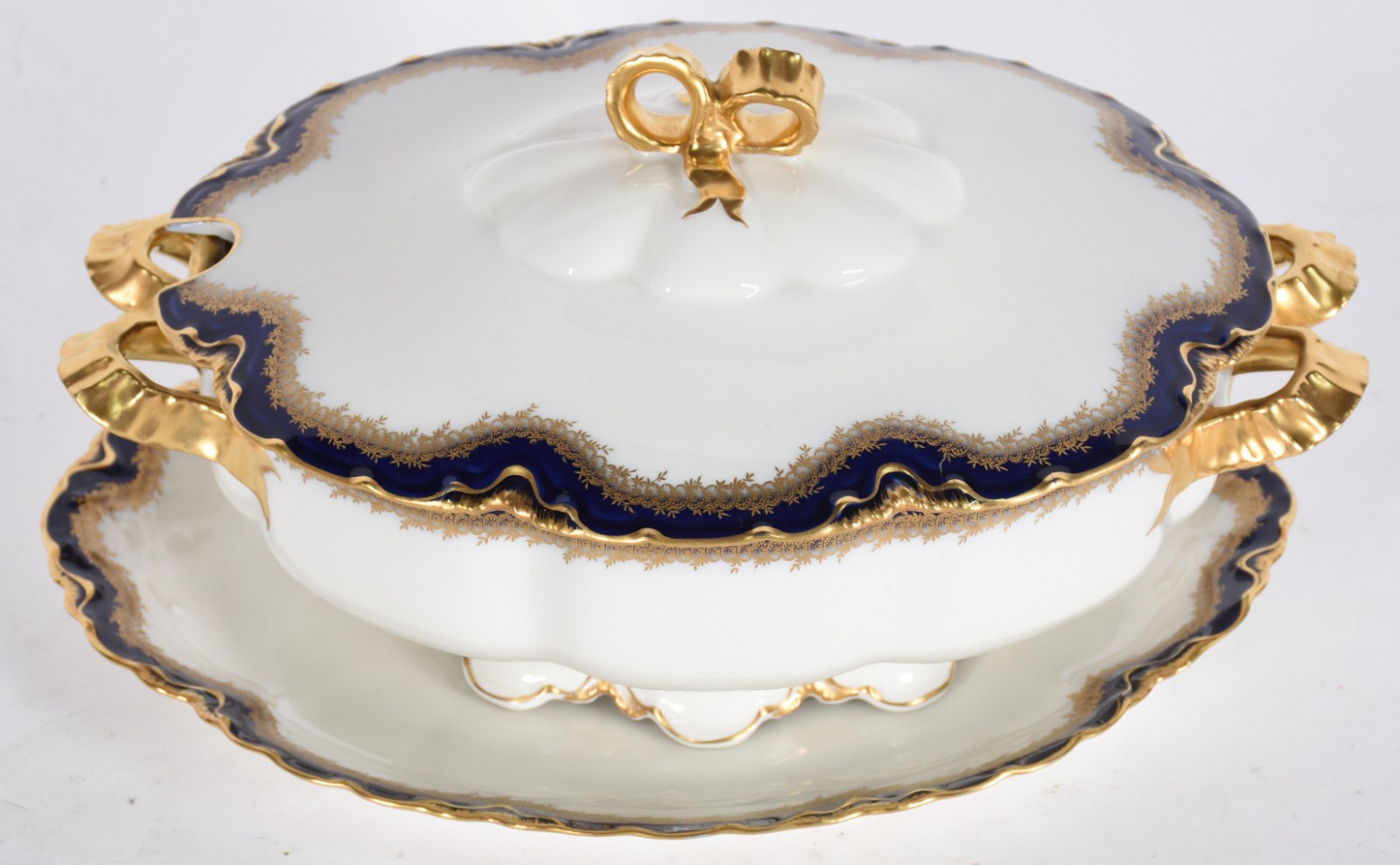 Elegante sopeira com presentoir de porcelana francesa de Limoges... - foto 2 de 5