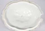 Elegante sopeira com presentoir de porcelana fr... - Elegante sopeira com presentoir de porcelana francesa de Limoges, Frank Haviland, na cor branca com borda em azul cobalto e dourado.