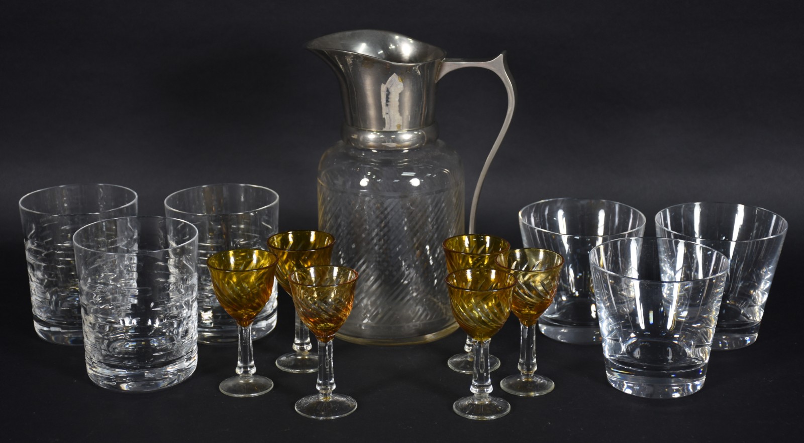 Diversas peças, sendo: Seis copos para whisky (3 de cada modelo... - foto 1 de 5